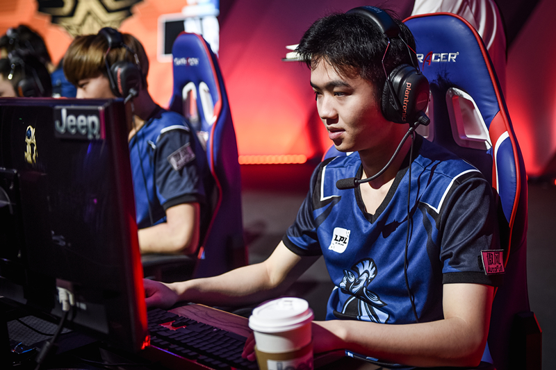 100T险胜V5，Meiko开启传奇时刻激烈交锋入围赛，技惊四座