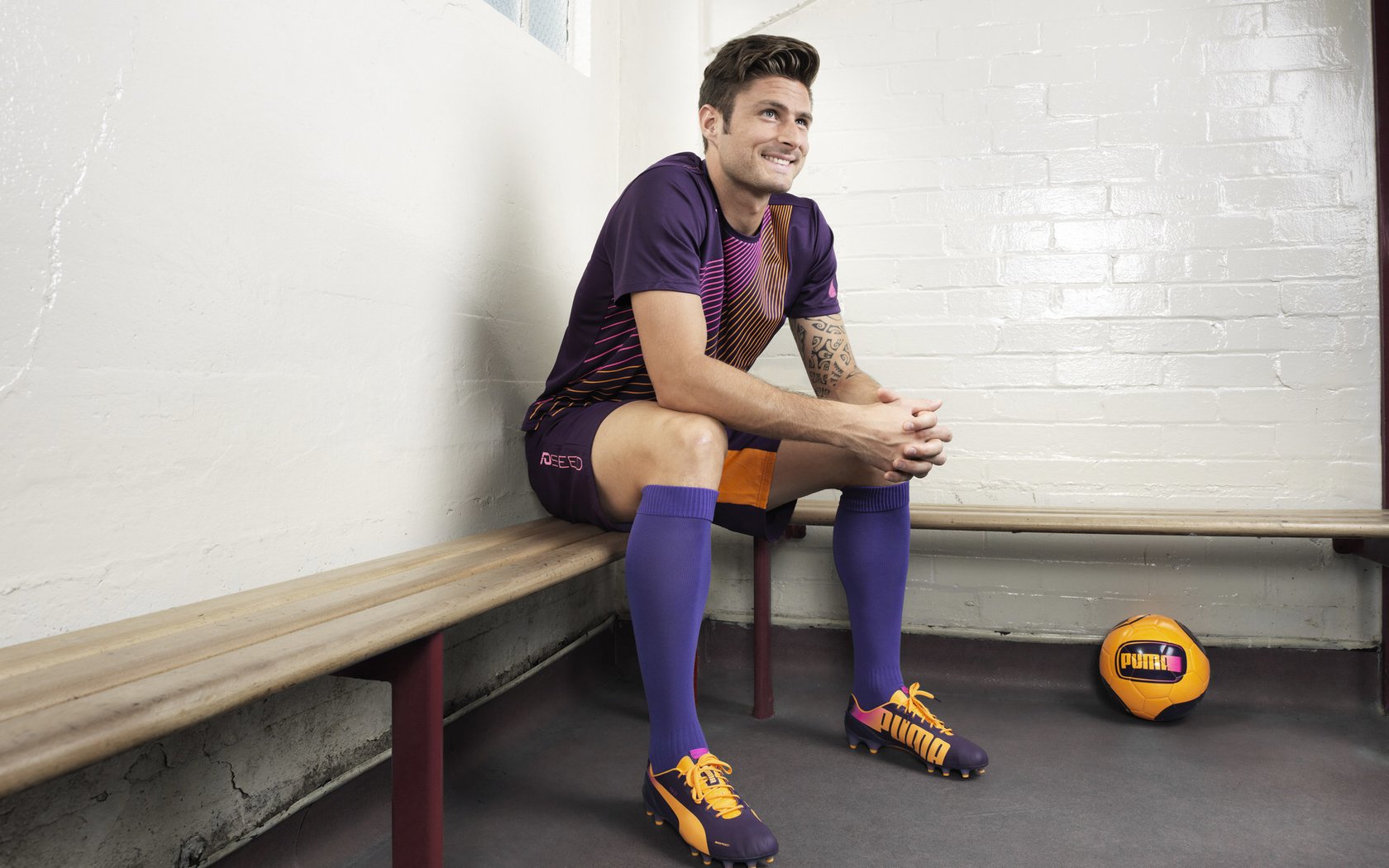 76人vs吉林队，当篮球豪门踢起足球，跨界狂欢还是体育革新？