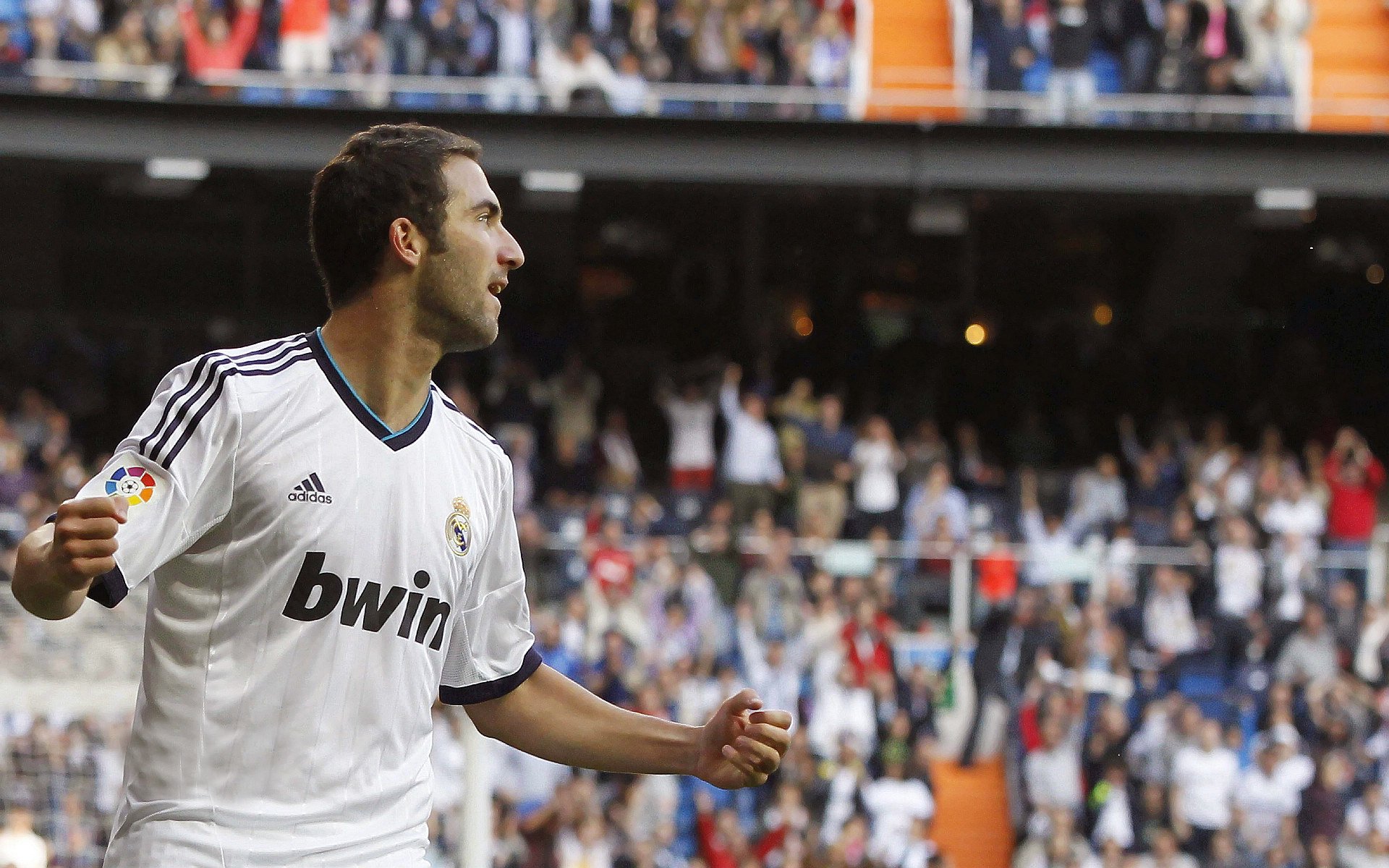 火力全开!湖人碾压公牛展王者霸气,字母哥统治战局成焦点之王